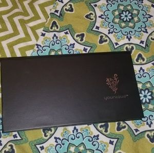 Younique 8 pallet empty